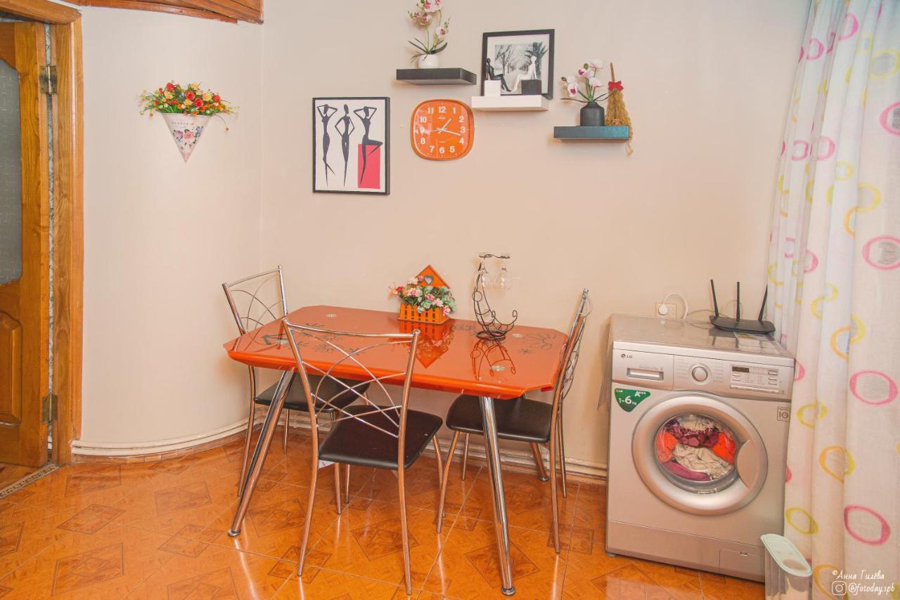 Mariamo'S Apartments バトゥーミ 部屋 写真